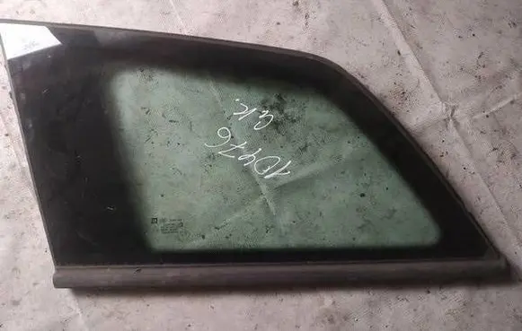 Opel Astra H Rear side window as2