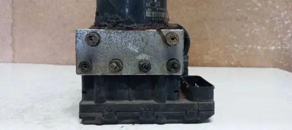 Volkswagen Golf IV ABS Pump 1J0907379P