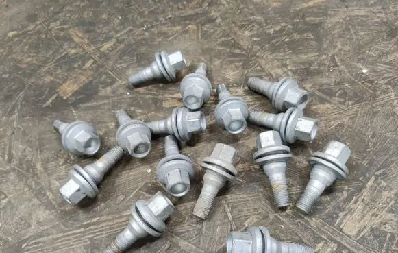 Opel Mokka B Nuts/bolts 