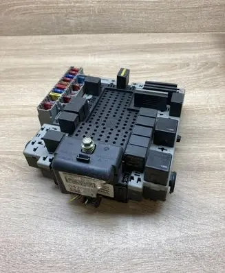 Volvo V70 Fuse module 08696098 08696040