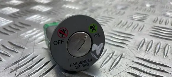 Passenger airbag on/off switch