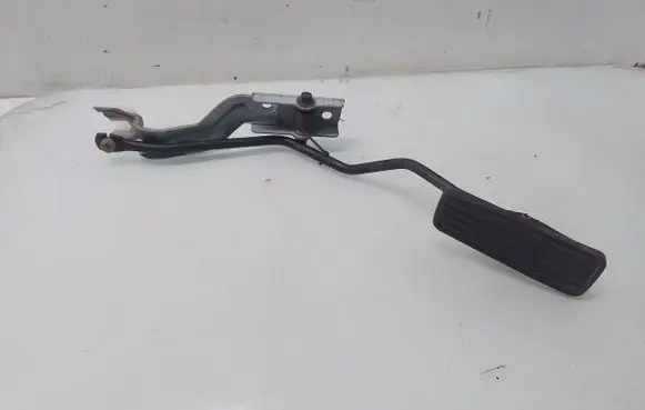 Subaru Legacy Accelerator throttle pedal