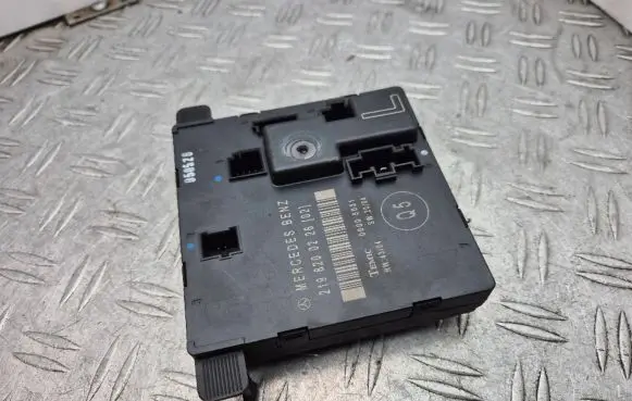 Mercedes-Benz CLS C219 Door control unit/module 2198200226