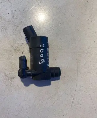 Ford Focus Windscreen/windshield washer pump 1S7117K624FE T655C