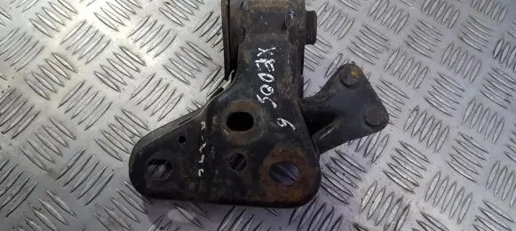 Mazda Xedos 6 Engine mount bracket