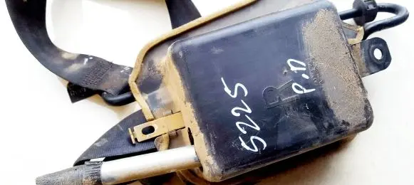 Mazda 323 Front seatbelt 52465900
