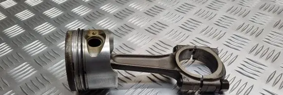 Citroen Xsara Picasso Piston with connecting rod