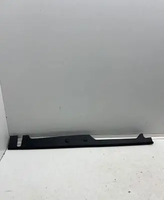Audi A5 Fender end trim 8W6820581E
