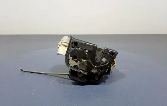 Audi A6 Allroad C5 Front door lock 4F1837015