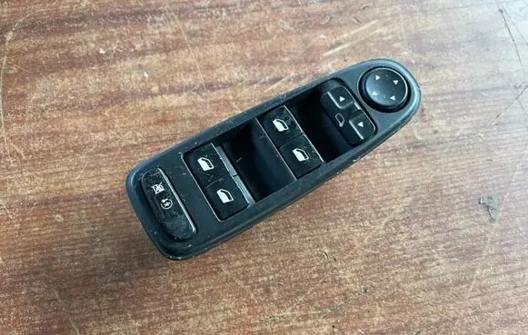 Citroen C4 I Picasso Electric window control switch 96639382