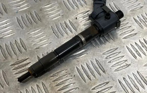 Volvo V40 Fuel injector 31336878