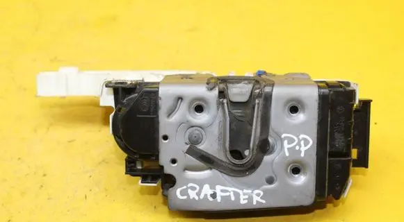 Volkswagen Crafter Front door lock A9067201735