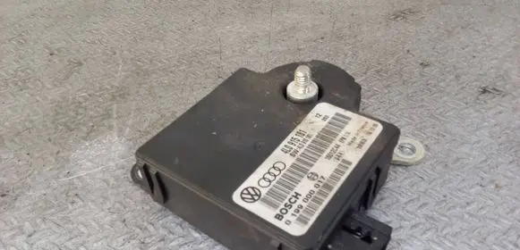 Audi Q7 4L Battery control module 4L0915181 0199000017