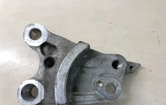 Honda Civic Engine mounting bracket