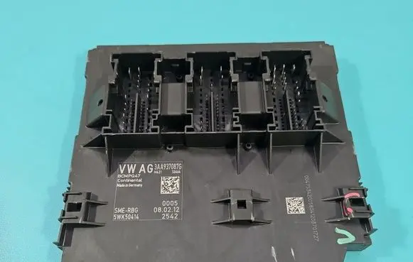Volkswagen PASSAT B7 Central body control module 3AA937087G IMPRK1598115