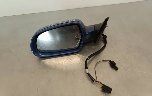 Audi A5 8T 8F Front door electric wing mirror E1021053