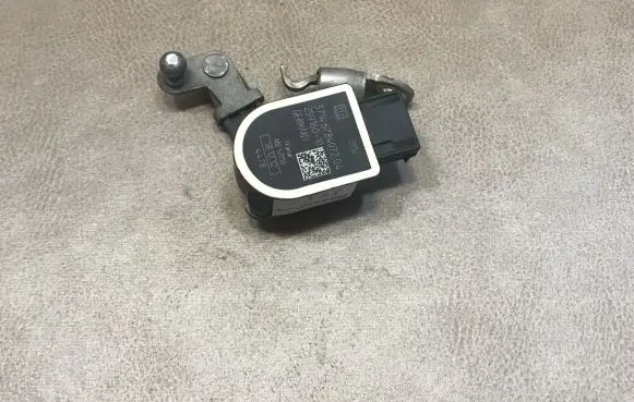 BMW 7 F01 F02 F03 F04 Air suspension front height level sensor 6784072