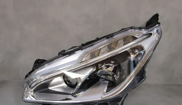Peugeot 208 I Headlight/headlamp 9810805780 90047883