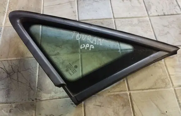 Volkswagen Touran I Front door vent window glass four-door 43R00048