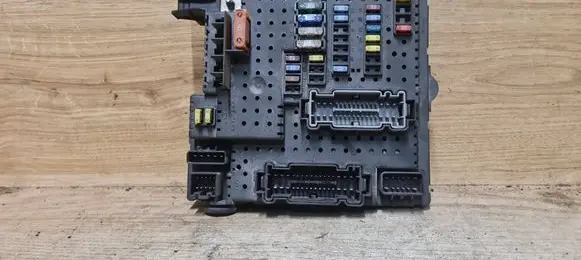 Volvo XC90 Fuse module 30728512