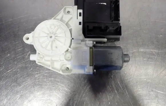 Audi A3 S3 8P Rear door window regulator motor 0130822263