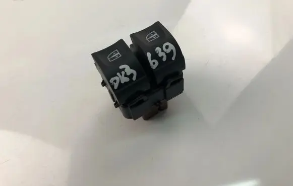 Renault Captur Electric window control switch 254113300R