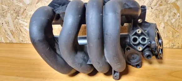 Ford Focus Intake manifold Xs4e9424