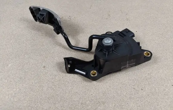 Nissan Qashqai Accelerator throttle pedal