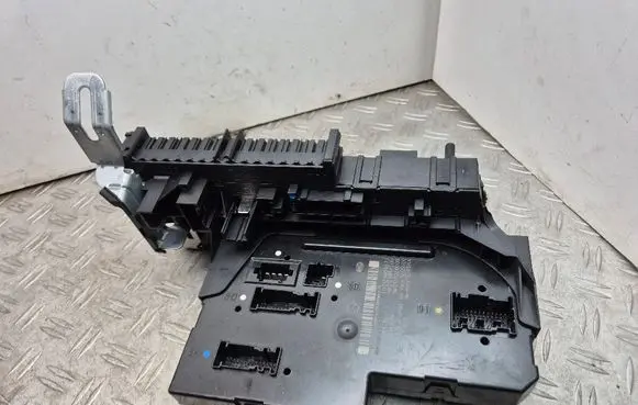 Mercedes-Benz E W212 Fuse module 2129009822 5DK01102335 2129017206