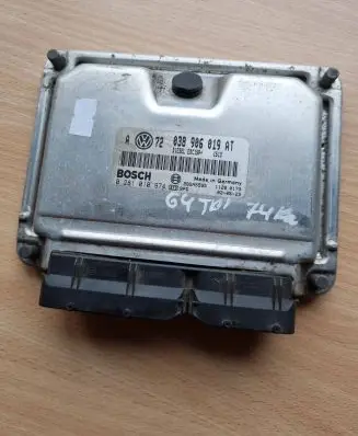 Volkswagen Golf IV Engine control unit/module 038906019AT 28SA5595 0281010974