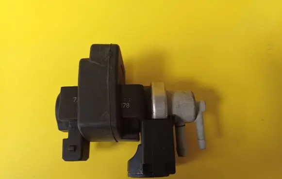KIA Carens I Turbo solenoid valve 70027200