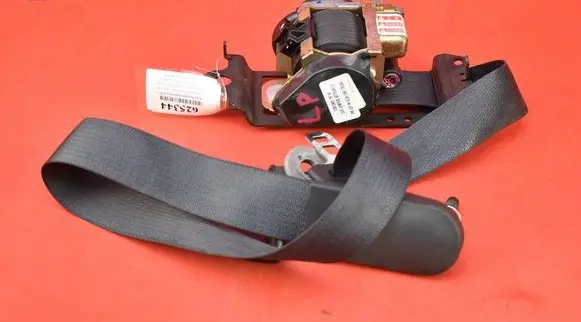 Chrysler Pacifica Front seatbelt