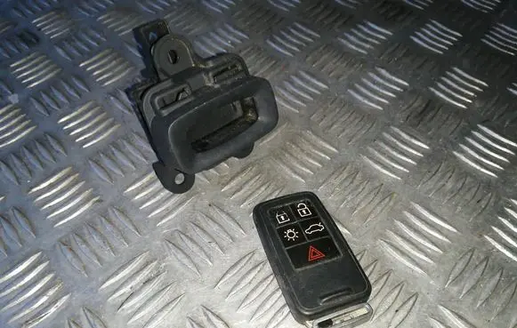Volvo V60 Ignition lock AH4N15607AE 28227917