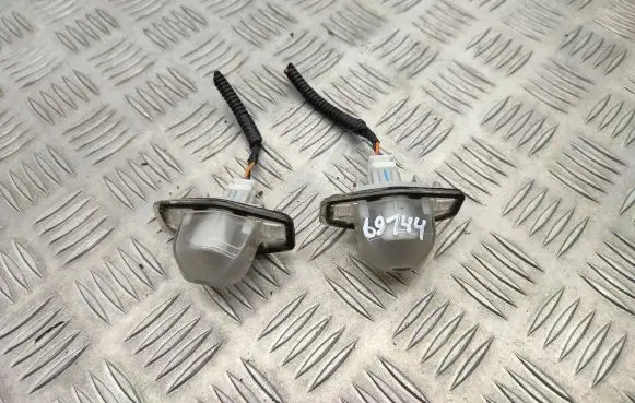 Honda FR-V Front fender indicator light