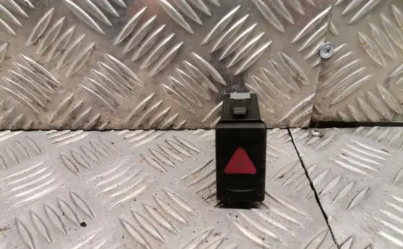 Volkswagen PASSAT B5 Hazard light switch 1008990017