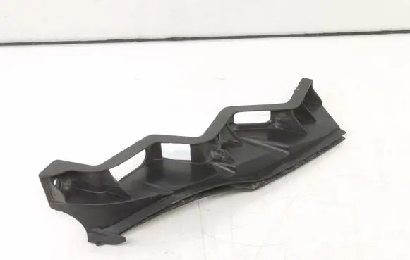 Volkswagen PASSAT B6 Front bumper mounting bracket 3C0807889