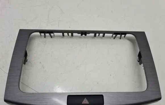 Volkswagen PASSAT B7 Radio/GPS head unit trim 3AA858069F
