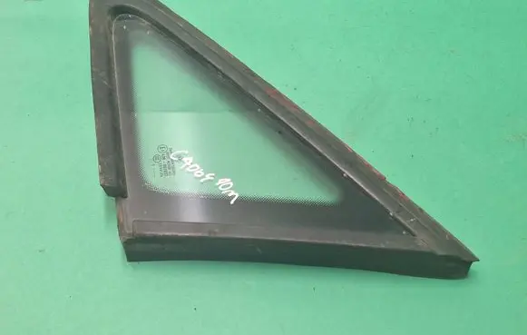Volkswagen Golf V Front triangle window/glass 43R001057