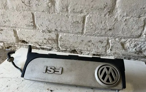 Volkswagen PASSAT B6 Engine cover (trim) 06F129208C