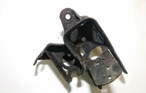 Chrysler Voyager Engine mounting bracket