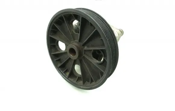 Volvo V70 Power steering pump 8683377