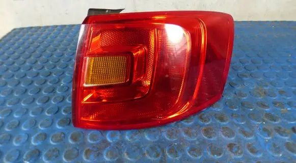 Volkswagen Jetta VI Rear/tail lights LAMPAPRWATYL001122