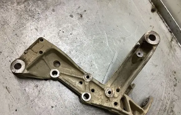 Skoda Octavia Mk2 (1Z) Engine mounting bracket EN1706AC