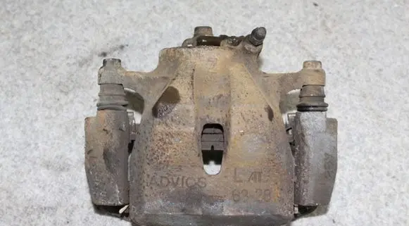 Toyota RAV 4 (XA30) Front brake caliper