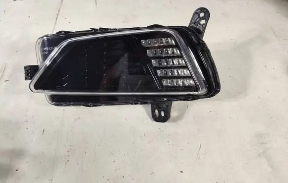 Volkswagen Polo VI Front fog light 2G0941661B 89250855