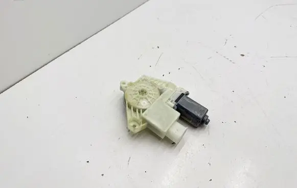 BMW 5 G30 G31 G38 Front door window regulator motor 7455081 C35315105 0018631705