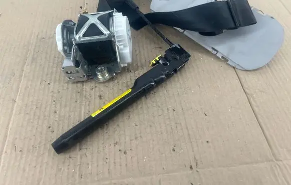 Peugeot 3008 I Front seatbelt 98019799XX B241012Z 34144043