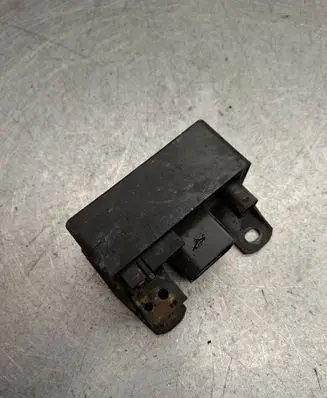 Mercedes-Benz E W211 Glow plug pre-heat relay 