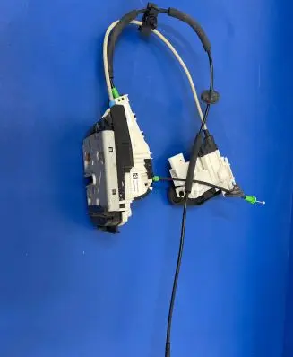 Tesla Model X Front door lock 111206390A AP117113B002670