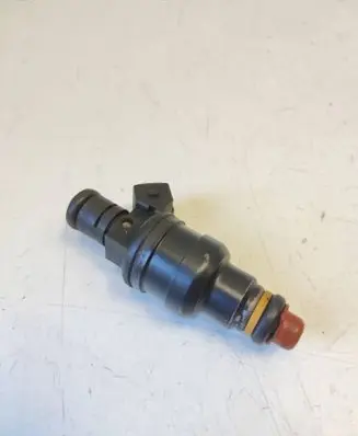 Audi A8 S8 D2 4D Fuel injector 077133551G